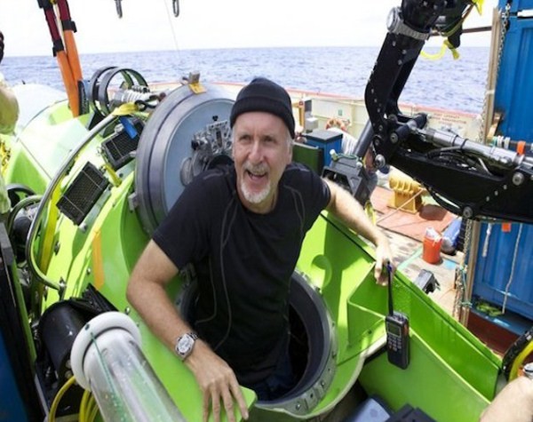 Đạo diễn Cameroon đã dùng chiếc Deepsea Challenger thám hiểm rãnh sâu nhất thế giới Mariana trên Thái Bình Dương, sâu gần 11km. Chiếc tàu ngầm màu chanh đã xuống đáy trong 2 giờ 36 phút. Nó được trang bị nhiều đèn và camera giống như một phòng thu TV dưới nước, cho phép đạo diễn Cameron quay phim ở độ sâu không tưởng.